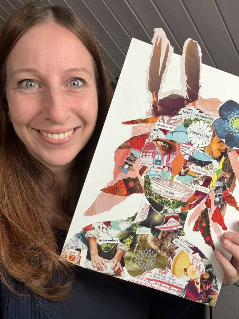 Clarissa mit Collage Porträt